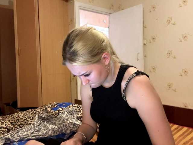 DulcieDrinkall live cam on BongaCams