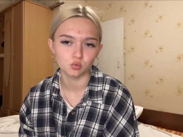 DulcieDrinkall live cam on BongaCams
