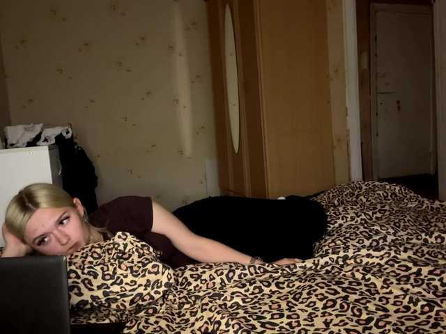 DulcieDrinkall live cam on BongaCams