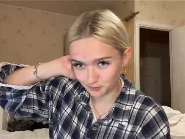 DulcieDrinkall live cam on BongaCams