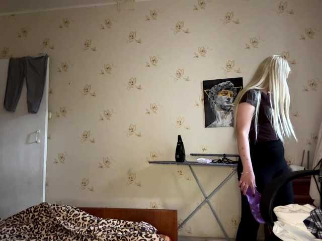 DulcieDrinkall live cam on BongaCams