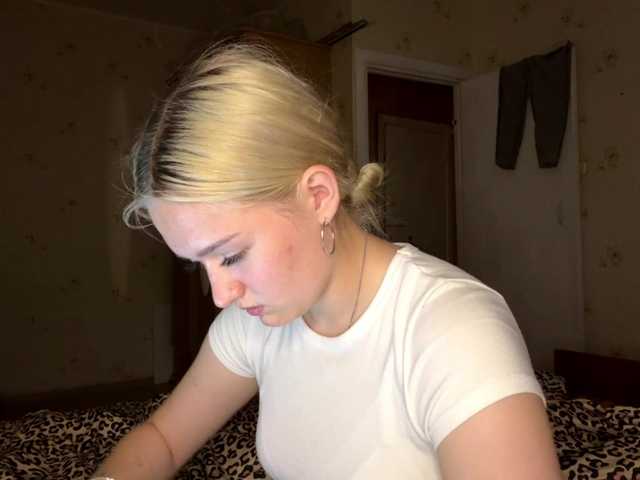 DulcieDrinkall live cam on BongaCams