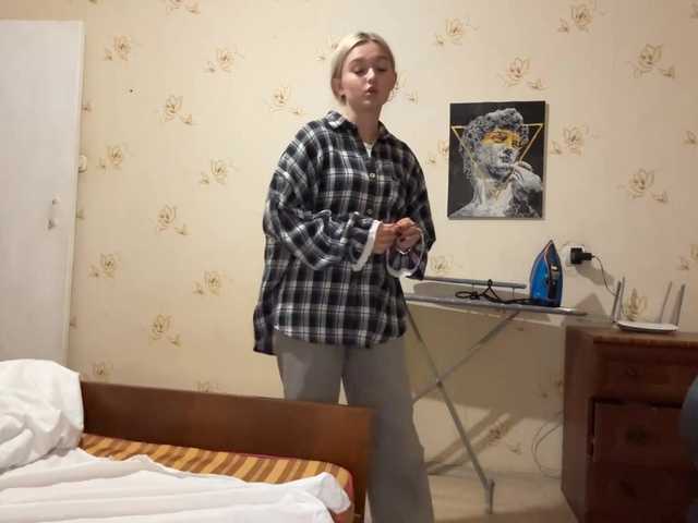 DulcieDrinkall live cam on BongaCams