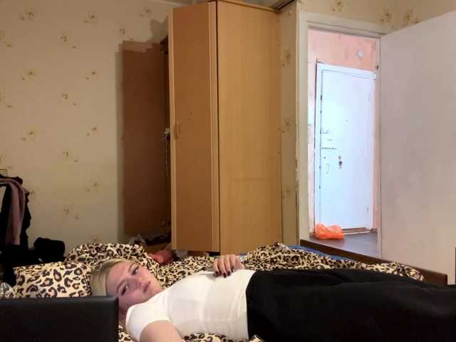 DulcieDrinkall live cam on BongaCams