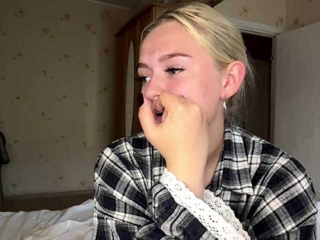 DulcieDrinkall live cam on BongaCams