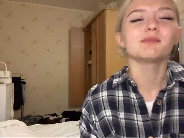 DulcieDrinkall live cam on BongaCams
