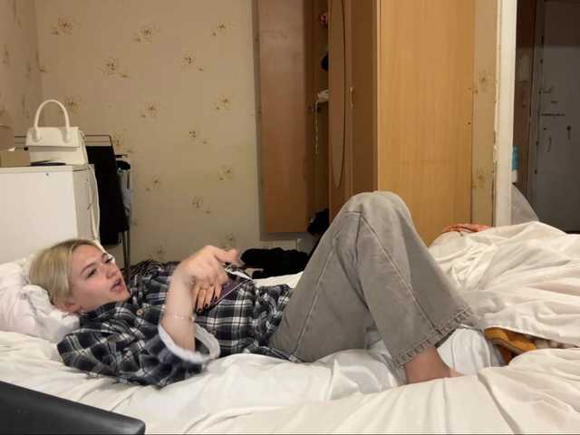 DulcieDrinkall live cam on BongaCams