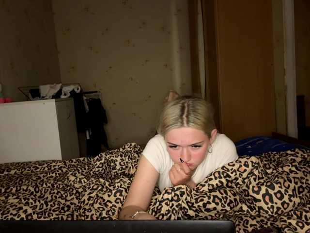 DulcieDrinkall live cam on BongaCams