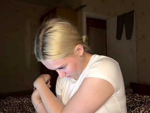 DulcieDrinkall live cam on BongaCams