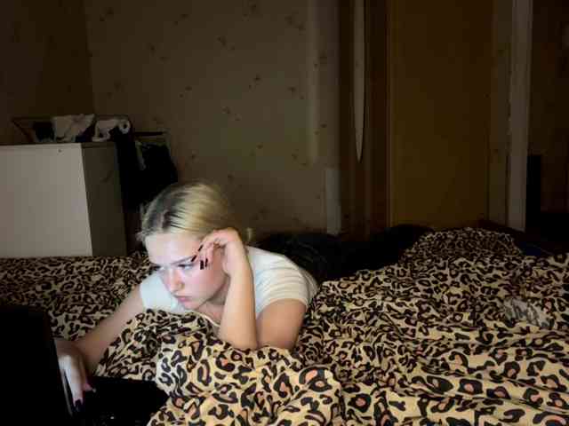 DulcieDrinkall webcam