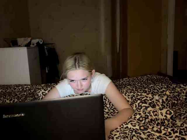 DulcieDrinkall webcam