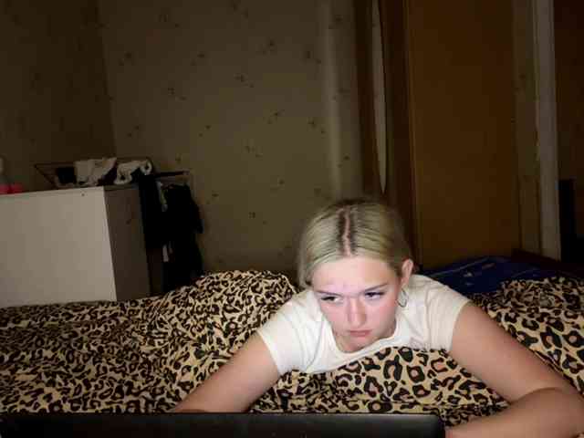 DulcieDrinkall webcam