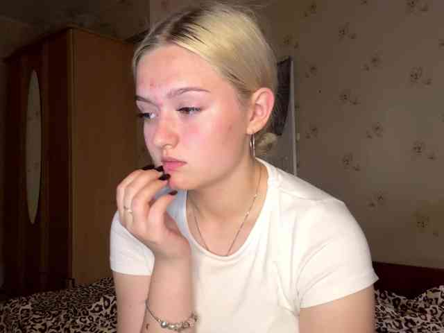 DulcieDrinkall webcam