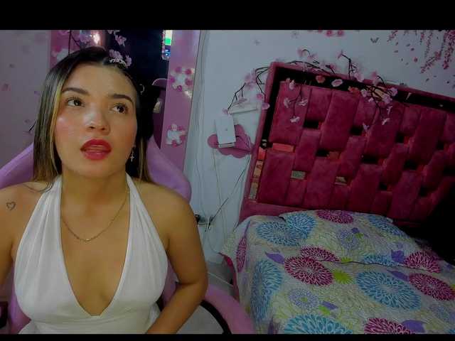 sara-candy live cam on BongaCams