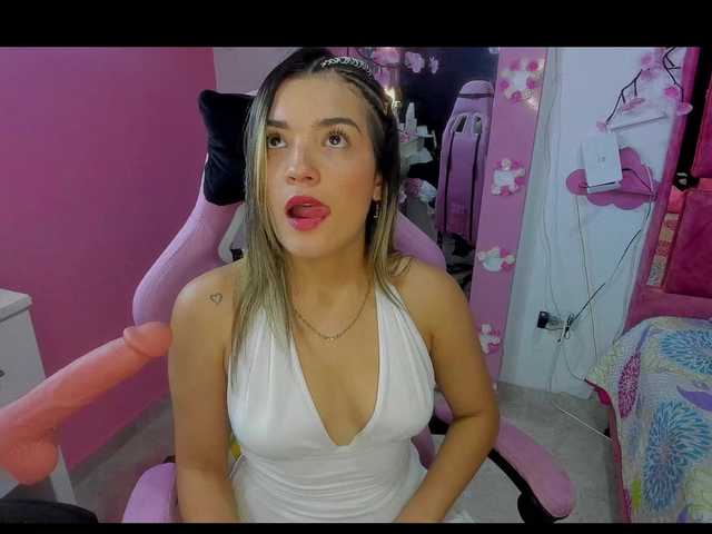 sara-candy live cam on BongaCams