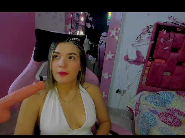 sara-candy live cam on BongaCams