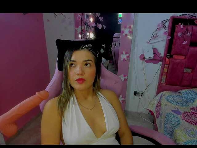 sara-candy live cam on BongaCams