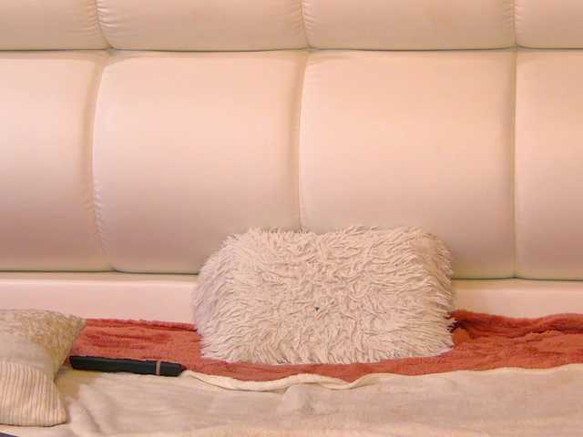 Tiny-Tease live webcam show