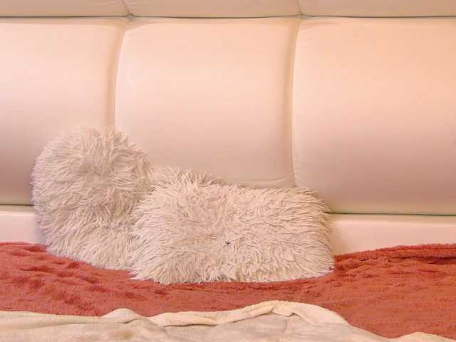 Tiny-Tease live webcam show