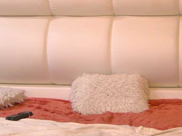 Tiny-Tease live webcam show