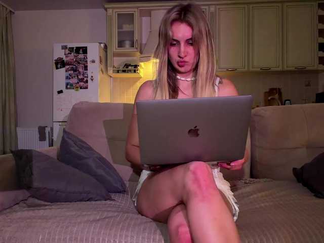MissyKissy live cam on BongaCams