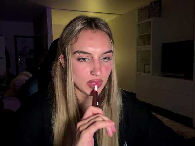 MissyKissy live cam