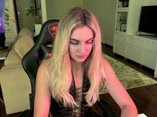 MissyKissy live cam on BongaCams