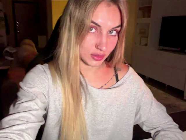 MissyKissy live cam