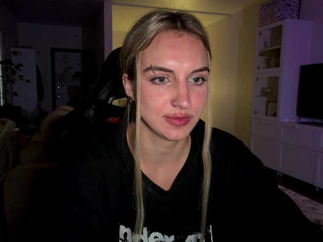MissyKissy live cam