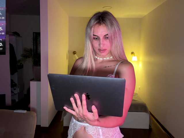 MissyKissy live cam on BongaCams