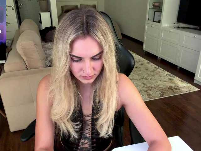 MissyKissy live cam on BongaCams