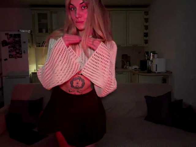 MissyKissy live cam