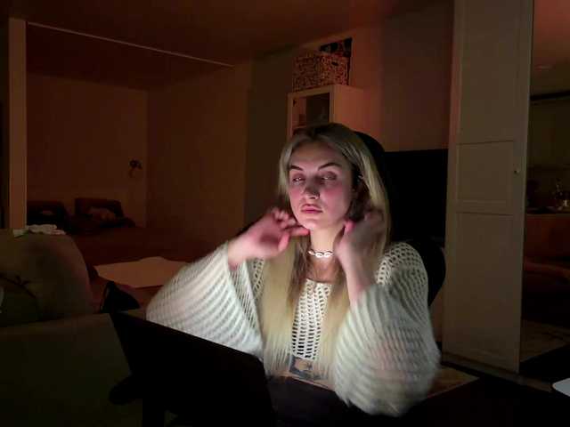 MissyKissy live cam