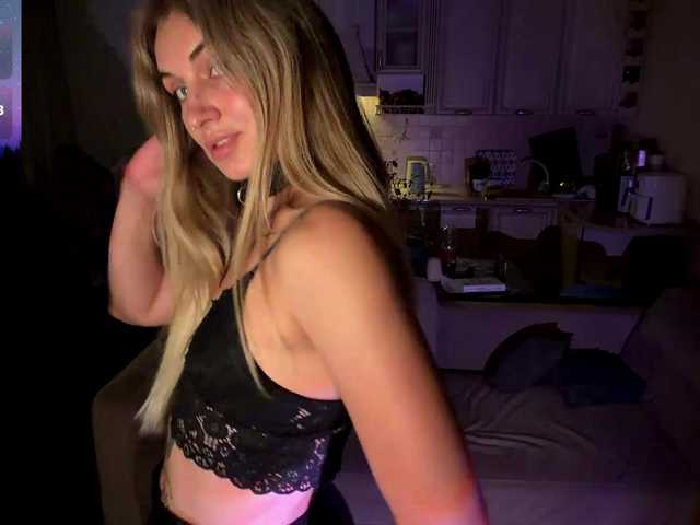 MissyKissy live cam