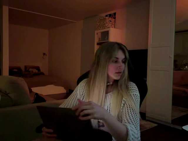 MissyKissy live cam