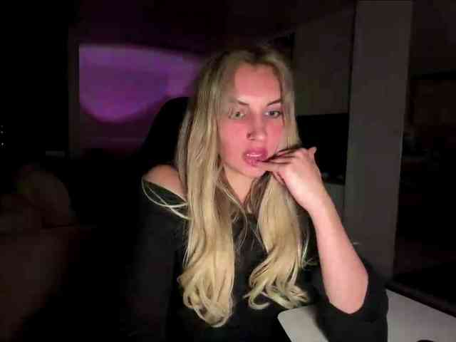 MissyKissy webcam