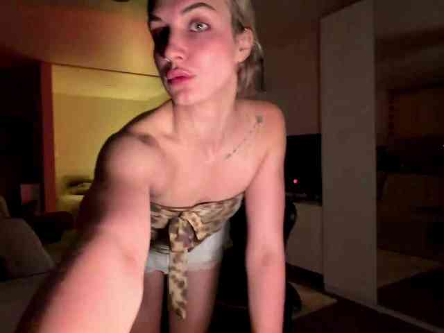 MissyKissy webcam