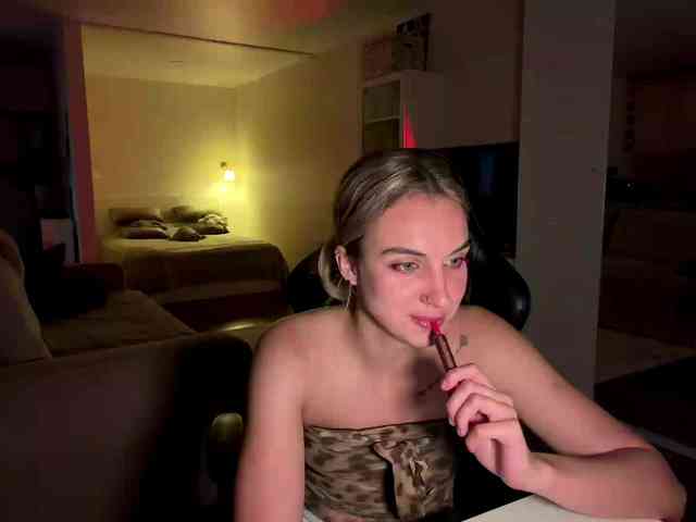 MissyKissy webcam