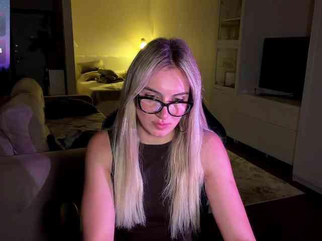MissyKissy webcam