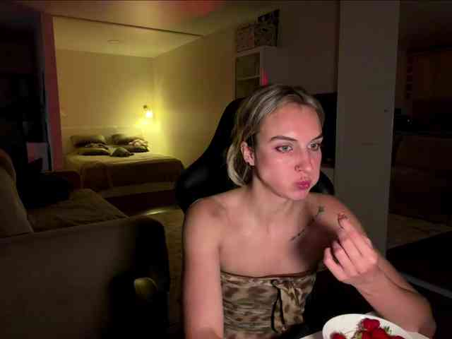 MissyKissy webcam