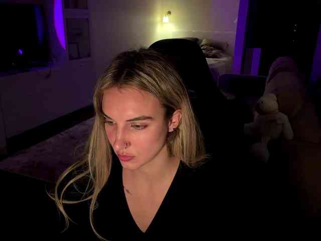 MissyKissy webcam