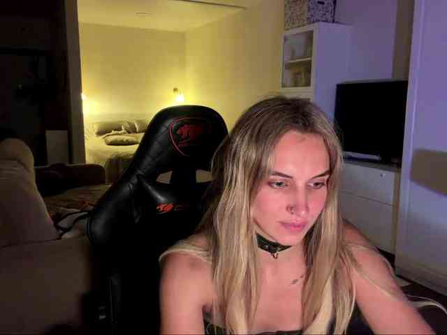 MissyKissy webcam