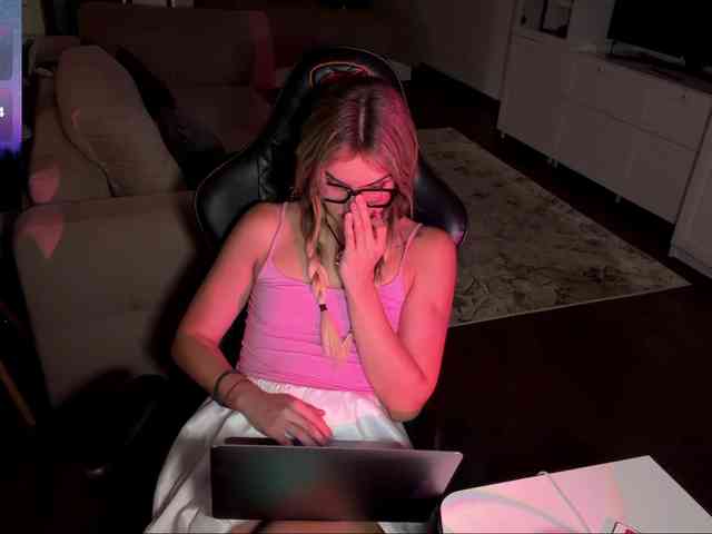 MissyKissy webcam