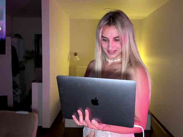 MissyKissy webcam