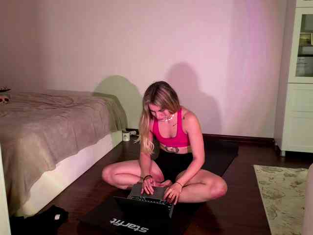 MissyKissy webcam