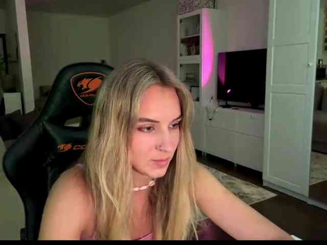 MissyKissy webcam