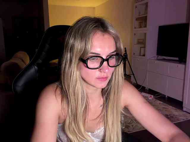 MissyKissy webcam