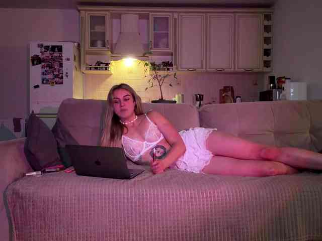 MissyKissy webcam