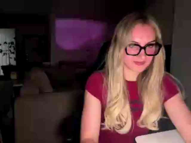 MissyKissy webcam