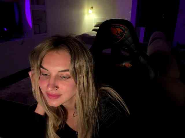 MissyKissy webcam
